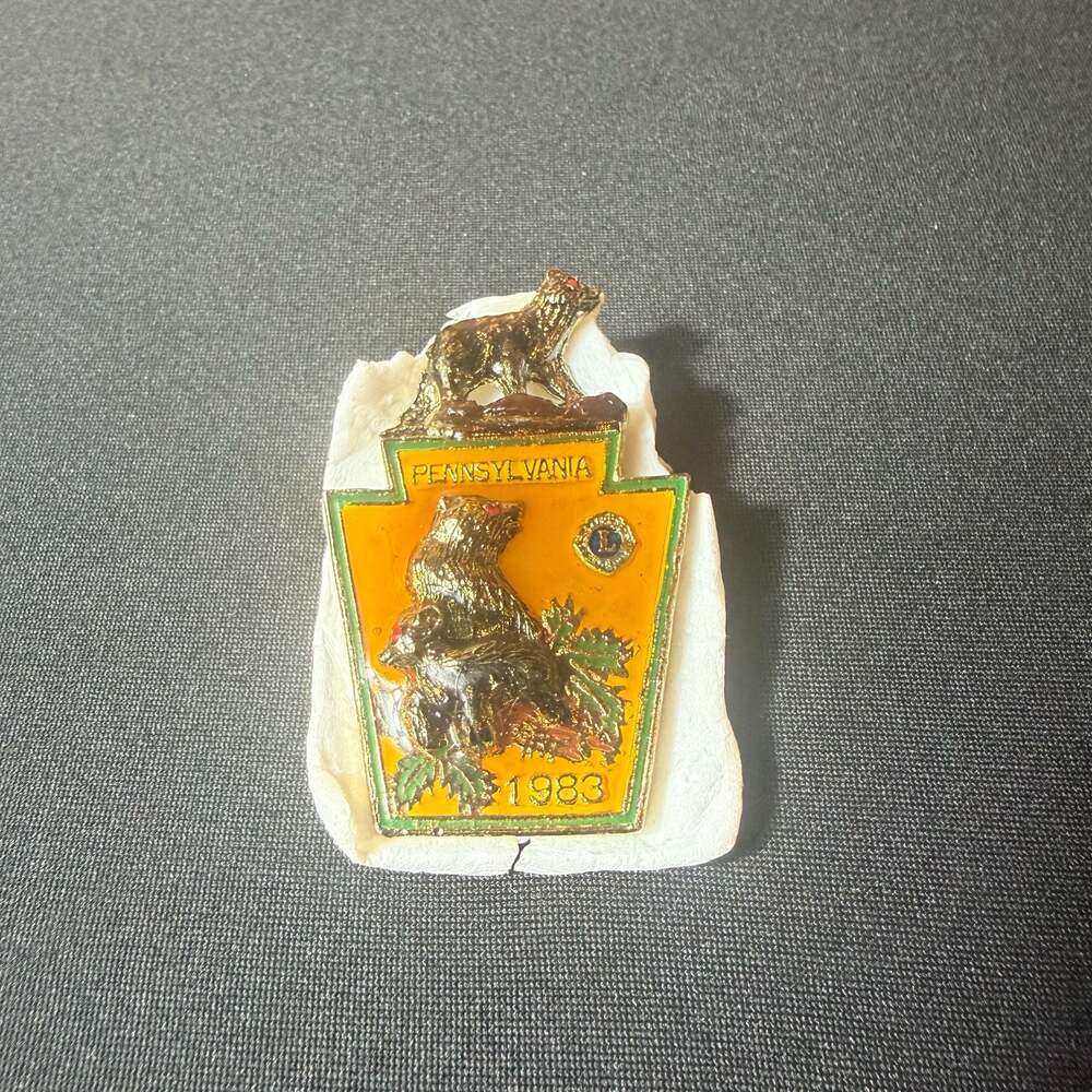 1983 Pennsylvania Lions Club Bear Lapel Pin